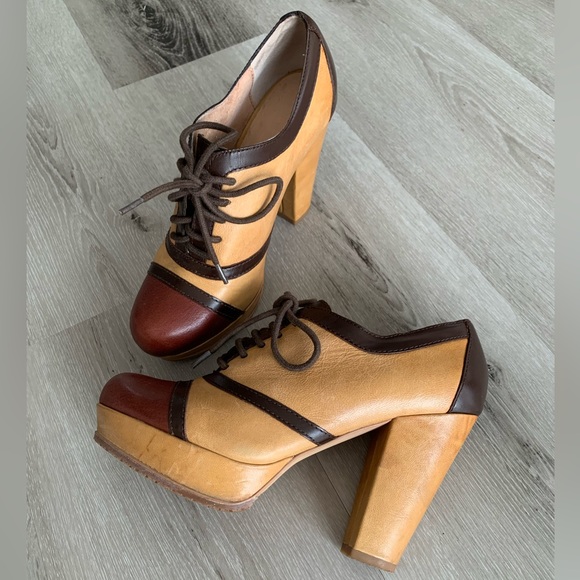 Hinge Retro Style Platform Block Heels, Size 6 - Picture 4 of 16